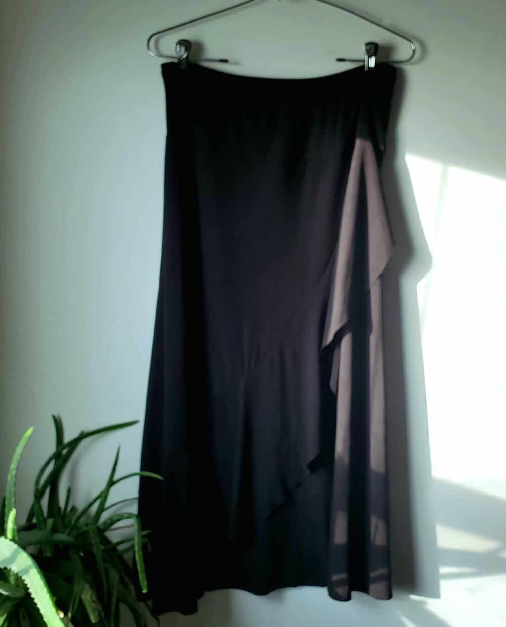 Vintage JM Fleurette Womens Black Ruffled Midi Skirt Size Large Goth Boho 90s